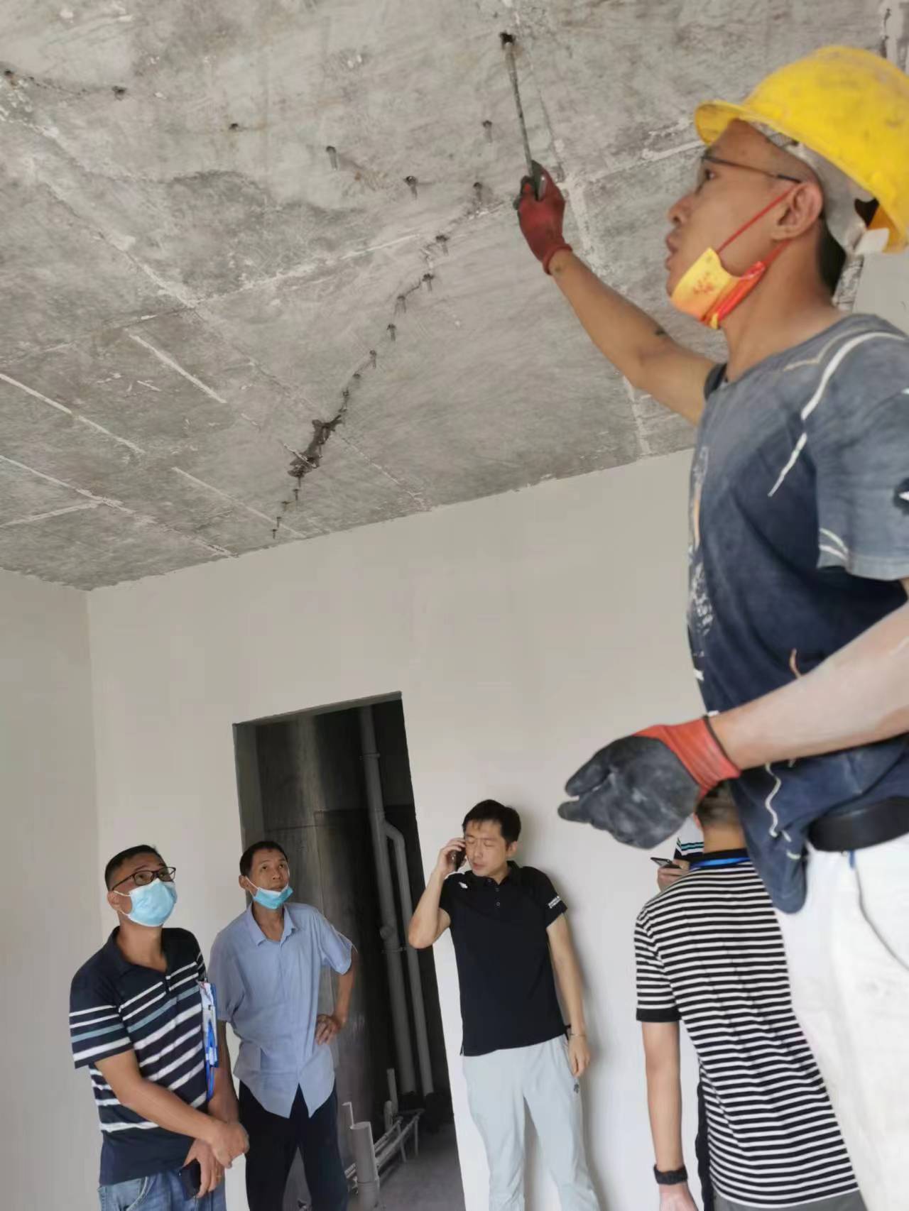 新疆自建房墙面开裂如何处理?